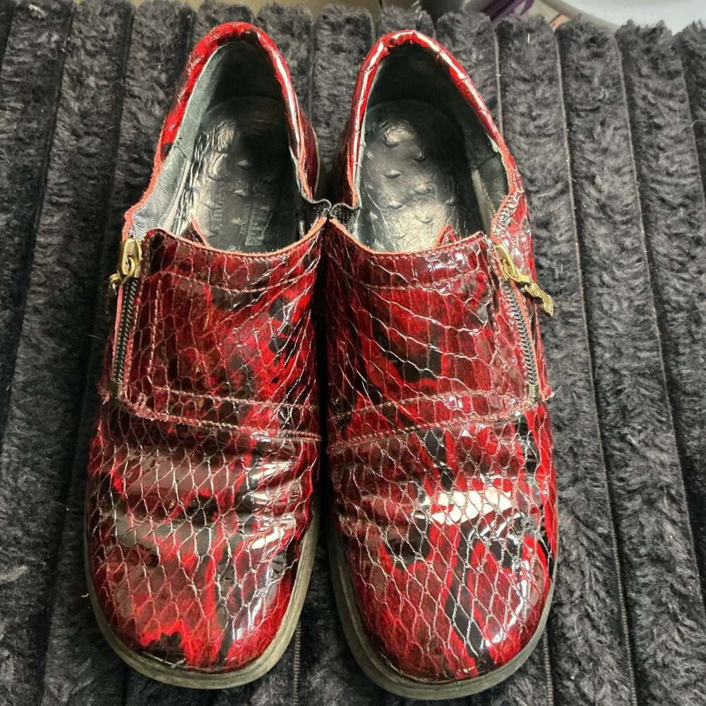 Helle Comfort by Romus Red Snake Embossed Patent Leather Zip Clogs Shoes Size 37